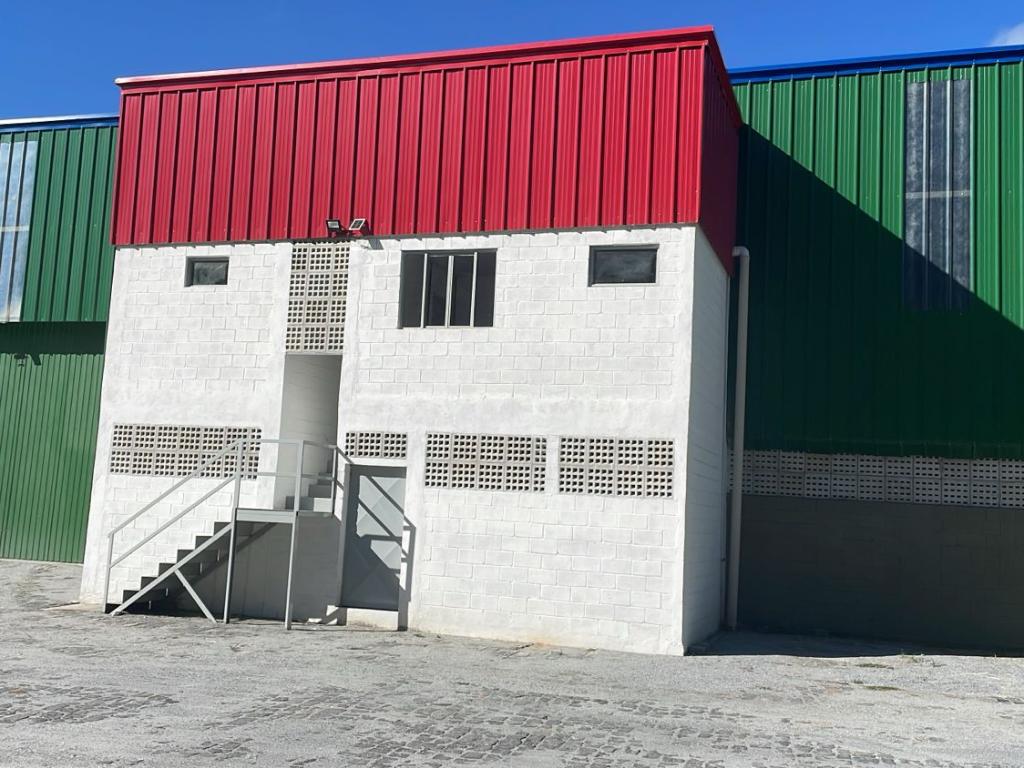GALPÃO DE 1.000 MTS    PRIMEIRA LOCAÇÃO em PONTO AZUL, Três Rios