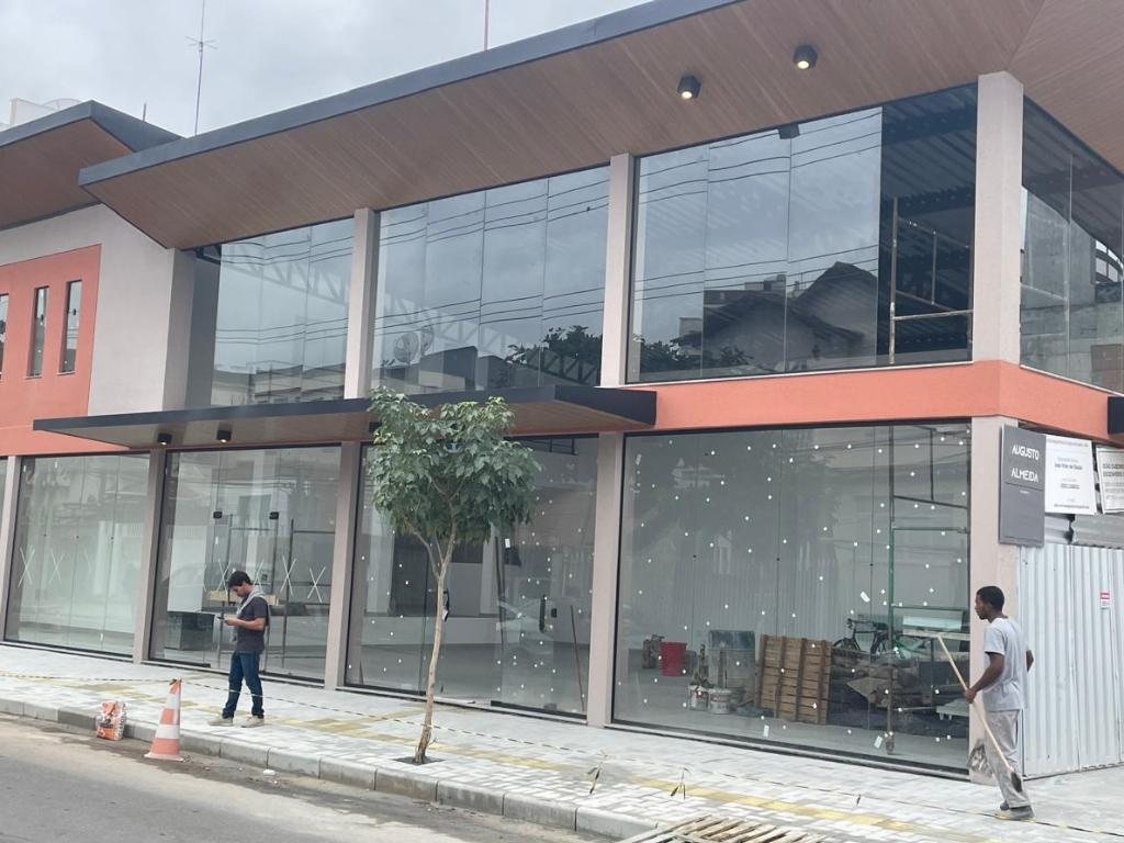 Foto 3 de MODERNA LOJA DE 300 METROS - LINDA em CENTRO, TRÊS RIOS RJ