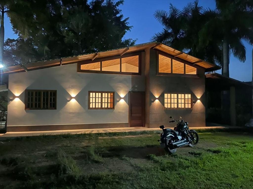 Foto 1 de LINDA CASA DE CAMPO - CONDOMINIO PIABANHA em MOURA BRASIL, TRÊS RIOS RJ