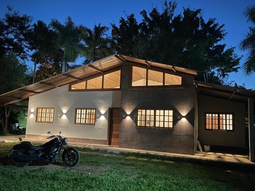 Foto 3 de LINDA CASA DE CAMPO - CONDOMINIO PIABANHA em MOURA BRASIL, TRÊS RIOS RJ