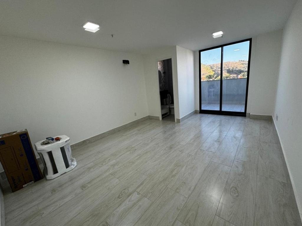 Foto 5 de SALA COMERCIAL EDIFICIO CHARTUNI     MODERNO em centro, Três Rios