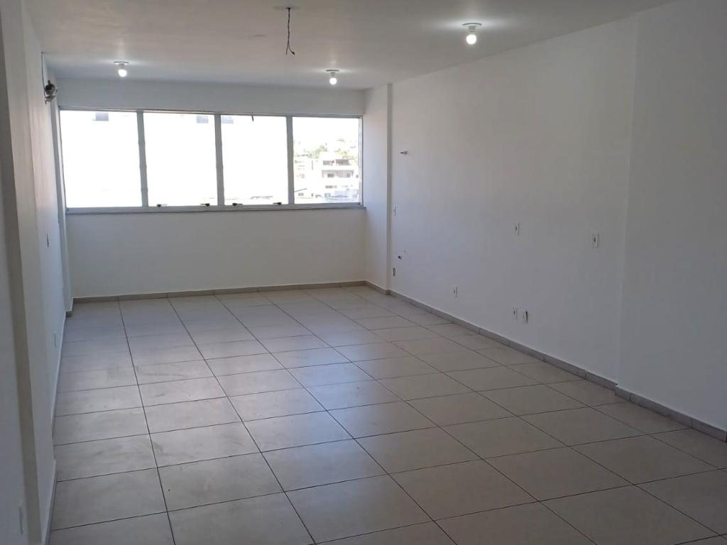 Foto 4 de OTIMA SALA NO CENTRO COM AMERICO SILVA 509 em centro, Três Rios