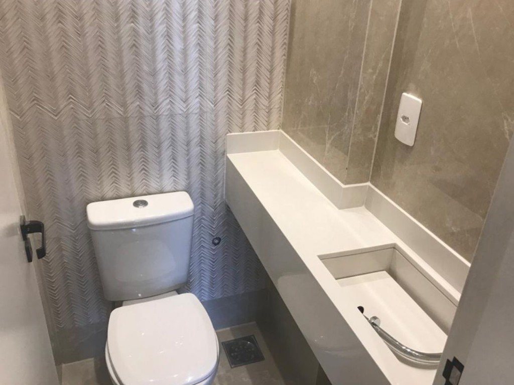 Foto 12 de LINDO APARTAMENTO COM 3 SUITES. em Centro, Três Rios/RJ