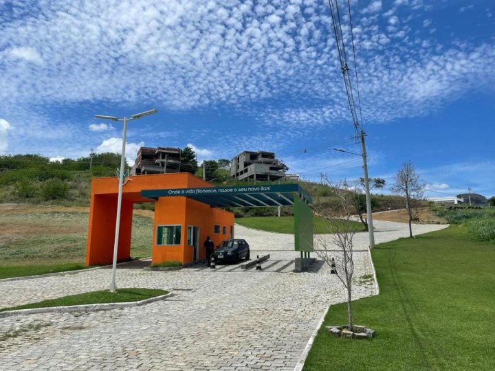 CASA EM CONSTRUÇÃO NO CONDOMINIO PARQUE SANTA FE em centro, Três Rios