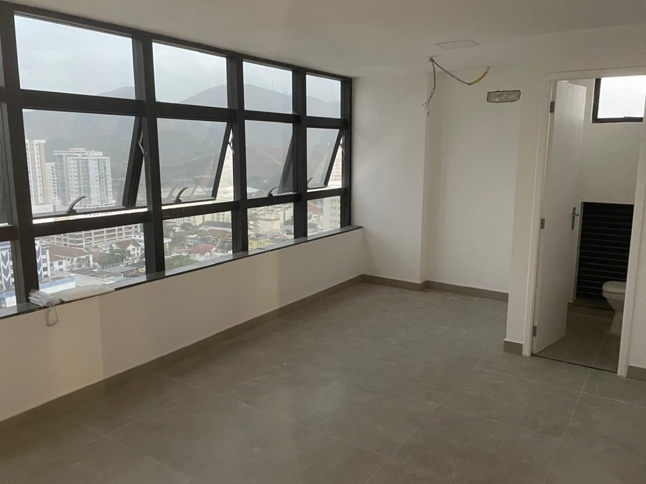 Foto 5 de SALA COMERCIAL PREDIO NOVO em centro, Três Rios