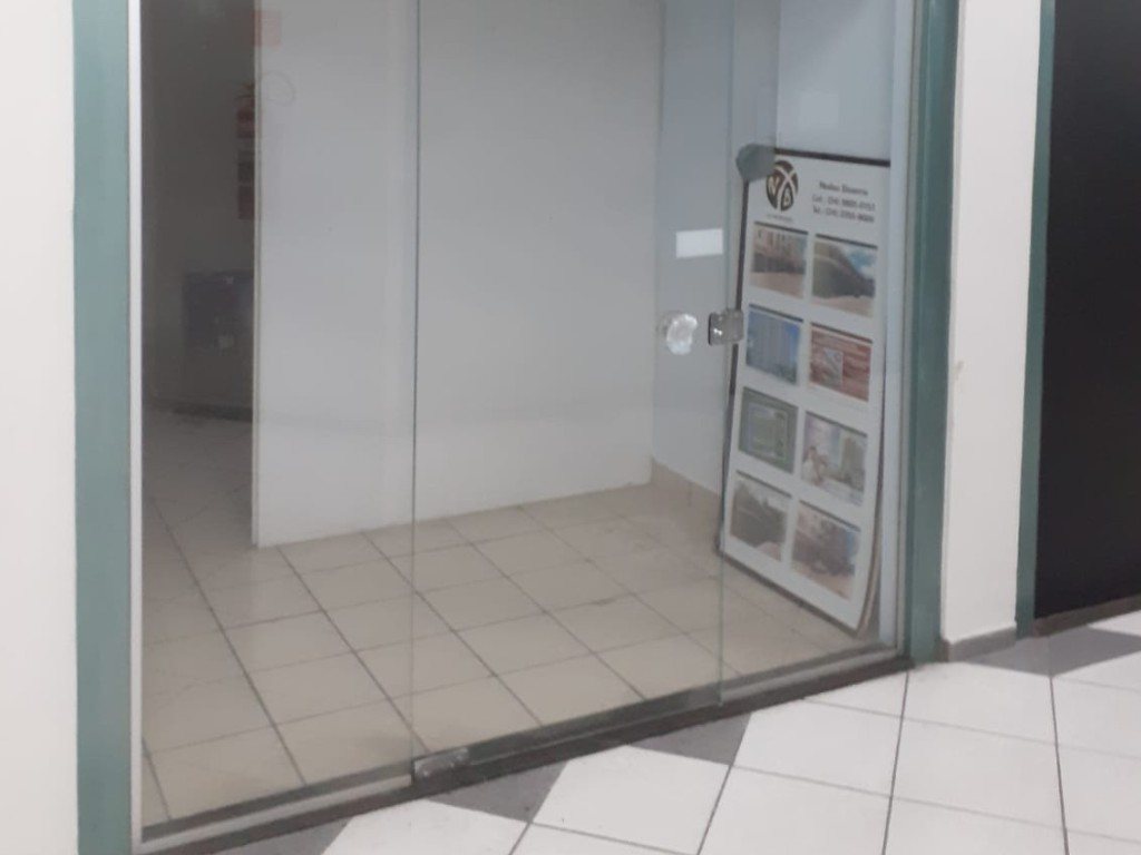 Foto 2 de SALA COMERCIAL NO PLAZA SHOPING em Centro, Três Rios/RJ